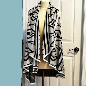 CAPE, MULTI-FUNCTION, GREY & BLACK, ONE SIZE, MADE IN CANADA, ARTIZAN BY ROBIN